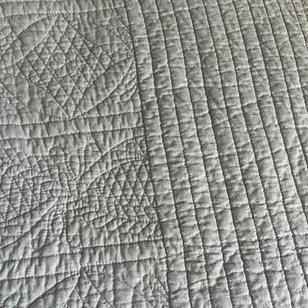 Pottery Barn Hanna Cotton/Linen Quilt • Full/Queen